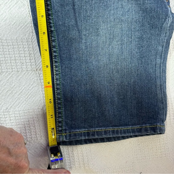 Coogi Womans Embroidered Button Bermuda Denim Jean Shorts Sz 7/8‎ - Picture 7 of 8